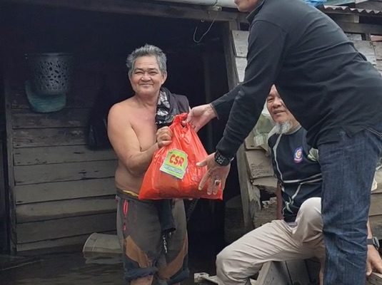 Wabup Sukardi Salurkan Bantuan untuk Warga Terdampak Banjir di Bunut Hilir