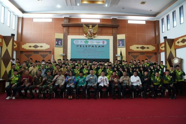 Lepas Kafilah MTQ Kapuas Hulu, Bupati Fransiskus Diaan : Bonus Umrah bagi Peraih Medali Emas